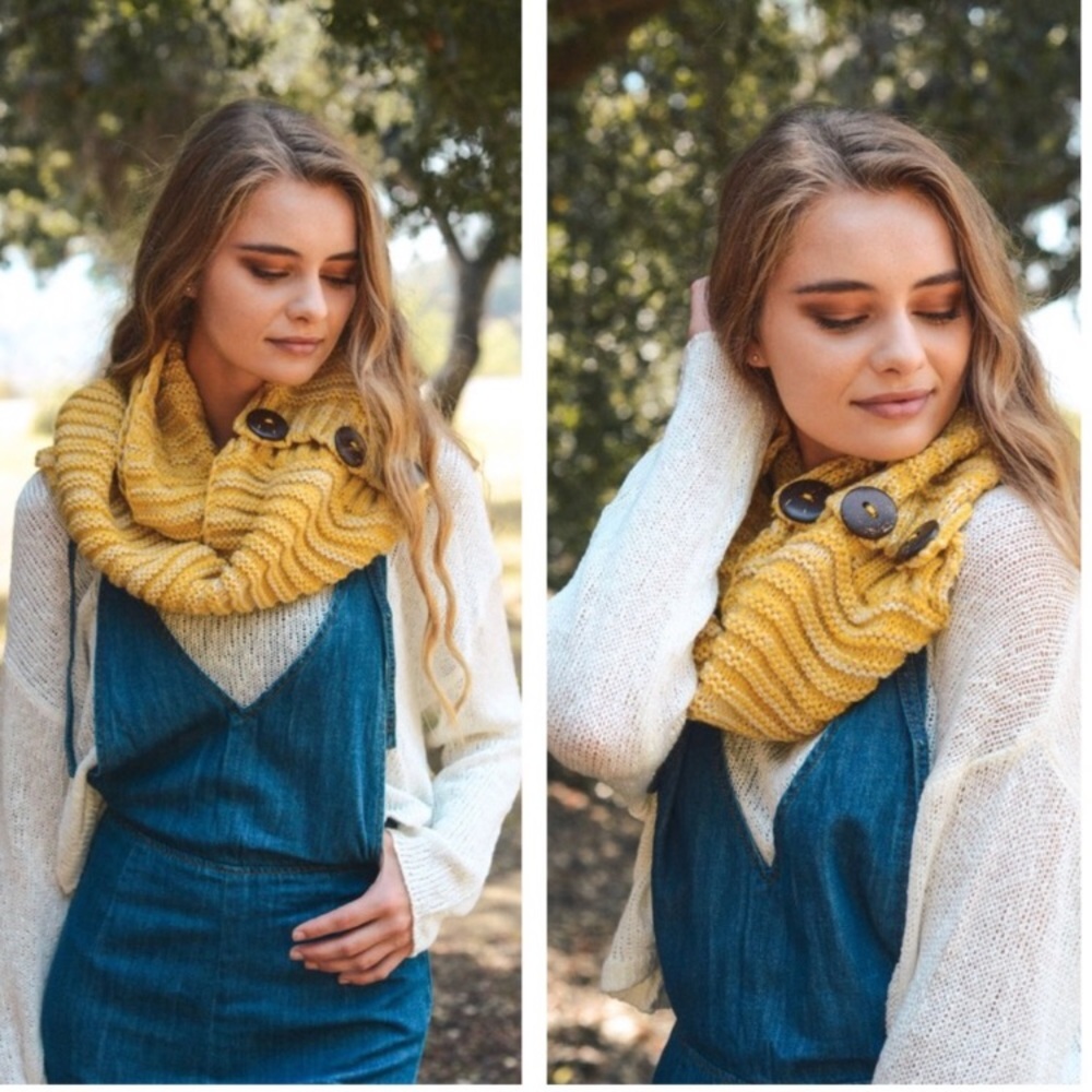 ✨SALE!✨5⭐️NEW! CHIC KNIT INFINITY BUTTON SCARF - Picture 5 of 7